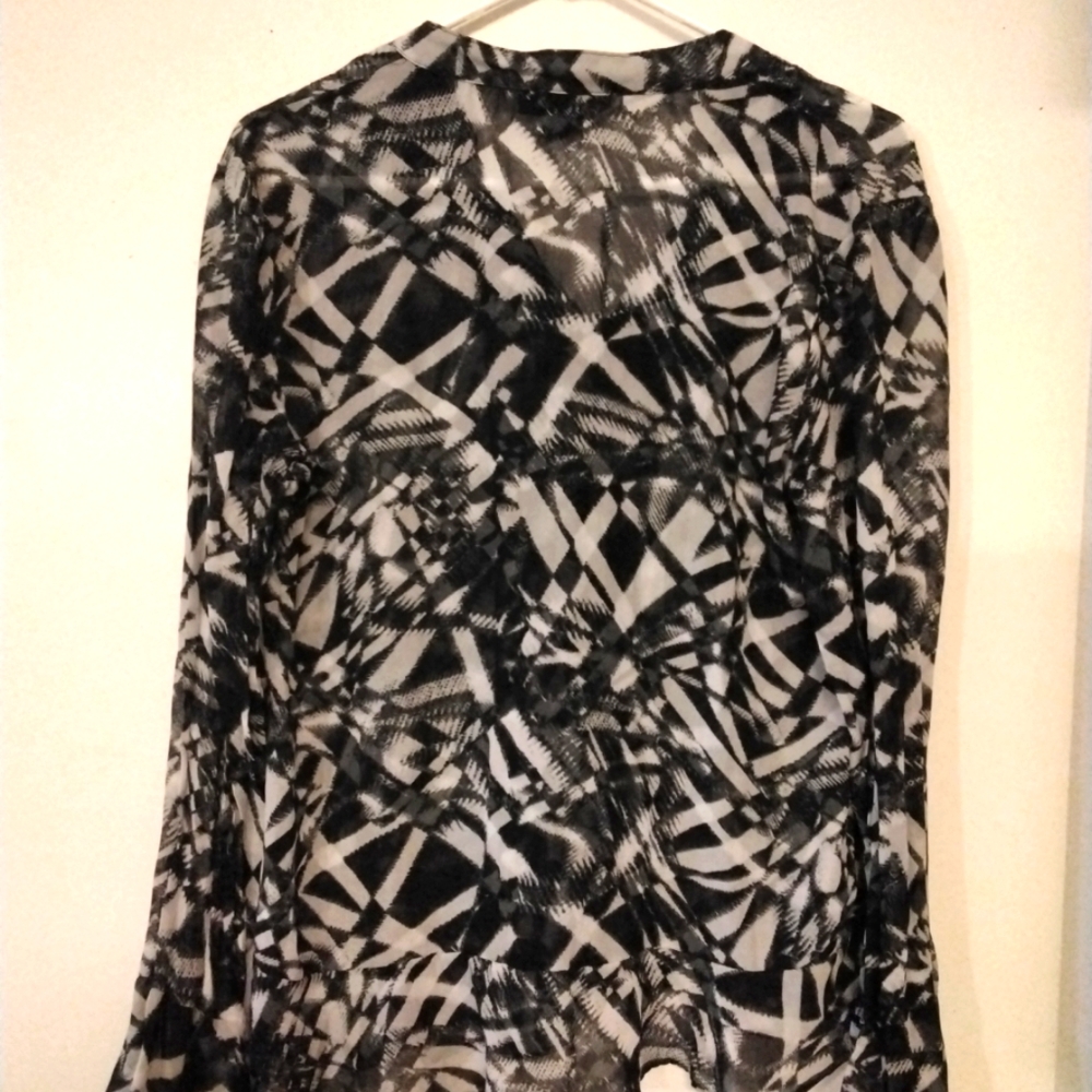 Blouse Sz 8 Pleated Long Sleeve button shirt